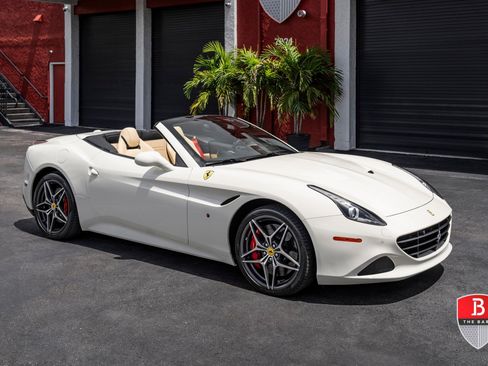 Used 2017 Ferrari California T RWD image 19