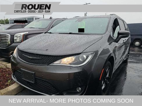 Used 2019 Chrysler Pacifica Touring-L Plus w/ Advanced Safetytec Group FWD image 1