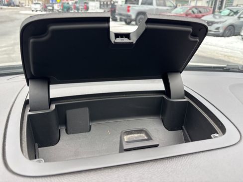 Used 2017 Chevrolet Traverse LT w/ Style and Technology Package image 39