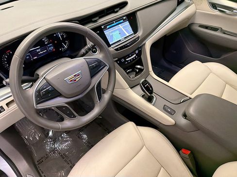 Used 2018 Cadillac XT5 Luxury w/ Driver Awareness Package FWD image 7