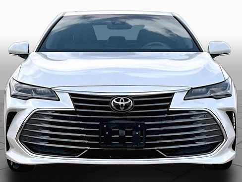 Used 2019 Toyota Avalon Limited FWD image 4