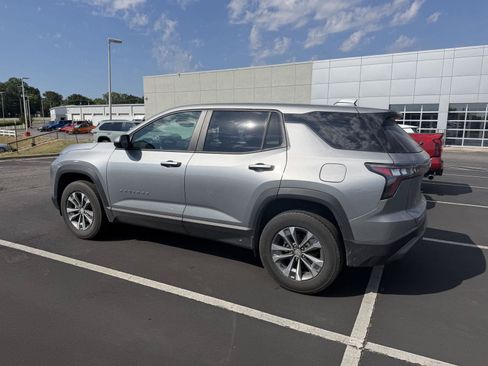 Used 2025 Chevrolet Equinox LT FWD image 3