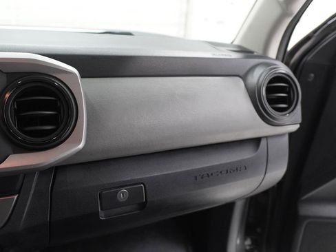 Used 2019 Toyota Tacoma SR5 RWD image 21