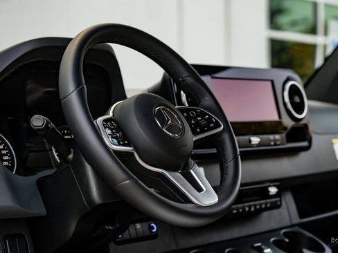 Used 2023 Mercedes-Benz Sprinter 3500 image 30