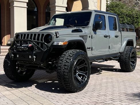 Used 2021 Jeep Gladiator Overland w/ Popular Equipment Package image 2