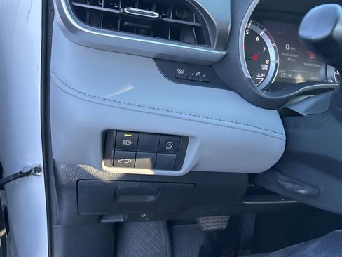 Used 2023 Toyota Highlander XLE image 16