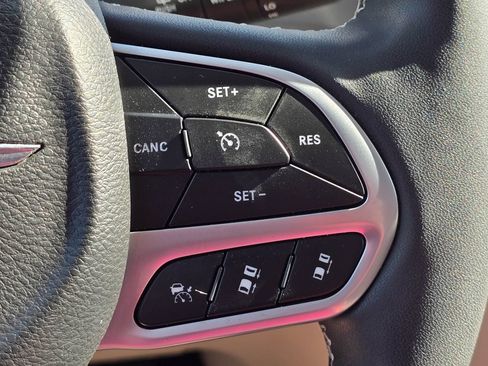 Used 2022 Chrysler Pacifica Touring-L AWD/4WD image 21
