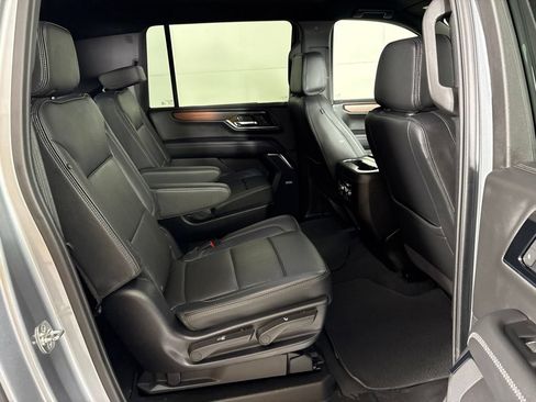 Used 2025 GMC Yukon XL Denali AWD/4WD image 25