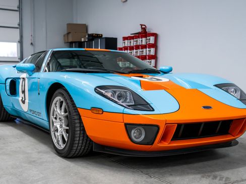 Used 2006 Ford GT RWD image 3