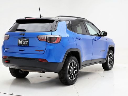 Used 2025 Jeep Compass Trailhawk AWD/4WD image 8