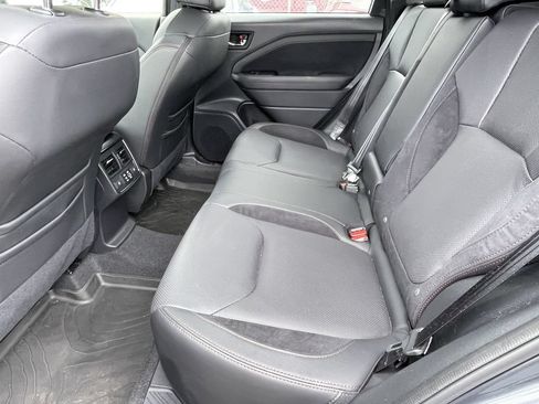 Used 2025 Subaru Forester Touring w/ Popular Package - Touring AWD/4WD image 9