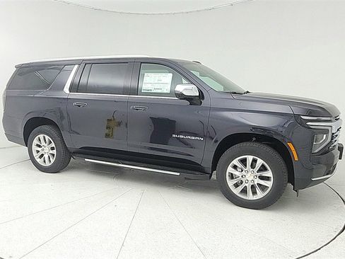New 2025 Chevrolet Suburban Premier image 8