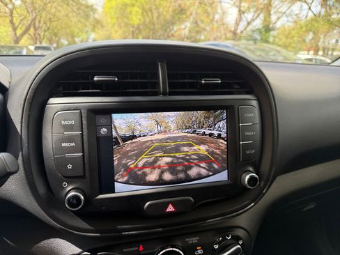 Used 2025 Kia Soul LX w/ LX Technology Package image 21