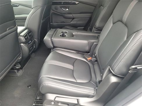 New 2025 Honda Pilot Touring image 6
