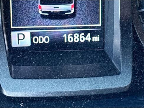 Used 2022 Toyota Tacoma TRD Sport w/ Technology Package image 12