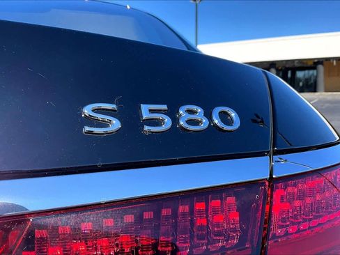 Certified 2024 Mercedes-Benz Maybach S 580 4MATIC image 40