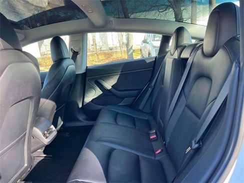 Used 2022 Tesla Model 3 Standard Range image 11