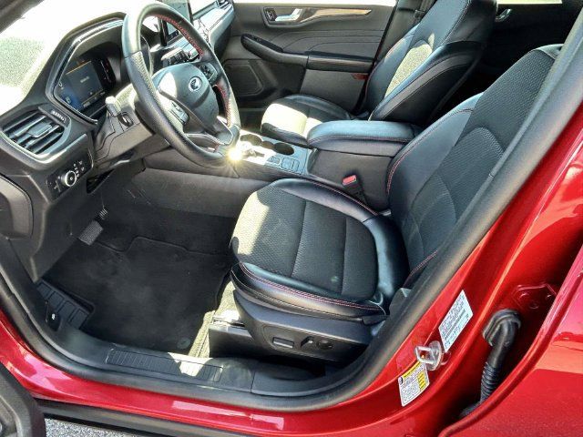 Used 2025 Ford Escape ST-Line Select AWD/4WD image 17