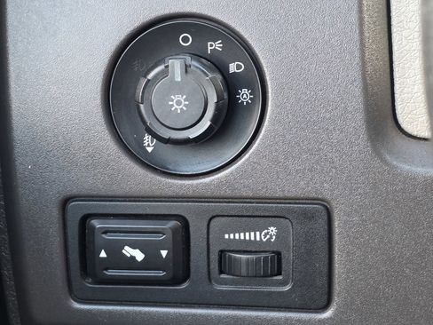 Used 2010 Ford F150 XLT image 32