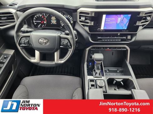 Used 2022 Toyota Tundra SR5 w/ SR5 Convenience Package AWD/4WD image 28