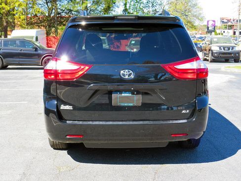 Used 2019 Toyota Sienna XLE FWD image 8