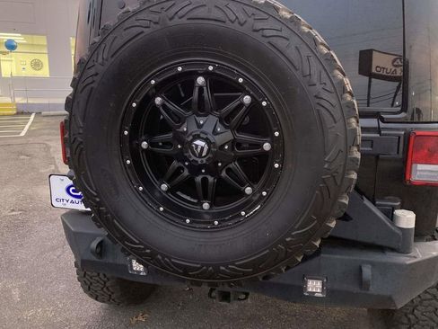 Used 2012 Jeep Wrangler Unlimited Sahara w/ Connectivity Group image 4