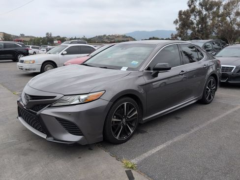 Used 2018 Toyota Camry XSE FWD image 1
