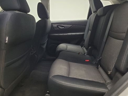 Used 2017 Nissan Rogue S AWD/4WD image 18