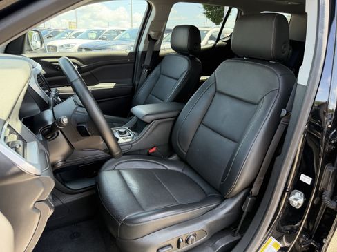 Used 2023 GMC Acadia SLT w/ Technology Package AWD/4WD image 16