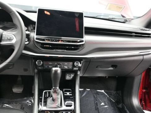 Used 2025 Jeep Compass Trailhawk AWD/4WD image 20