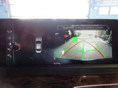 Used 2017 BMW 330i xDrive Sedan w/ Premium Package image 22