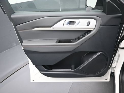 New 2026 Ford Explorer Active w/ Active Comfort Package image 13