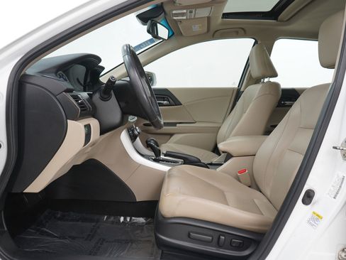 Used 2014 Honda Accord Touring image 17