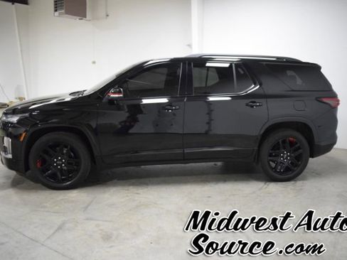 Used 2023 Chevrolet Traverse Premier w/ Redline Edition image 2