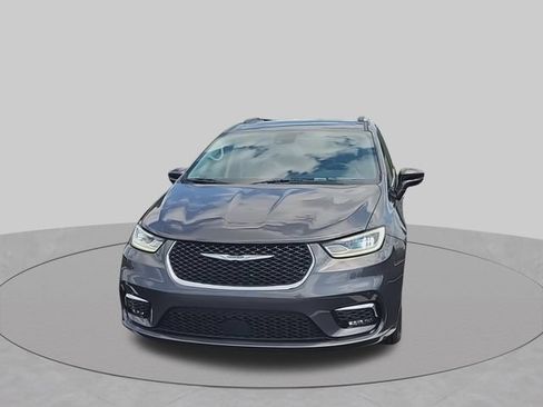 Used 2021 Chrysler Pacifica Touring-L FWD image 3