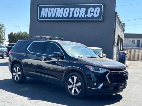 Used 2019 Chevrolet Traverse LT w/ LT Premium Package AWD/4WD image 1