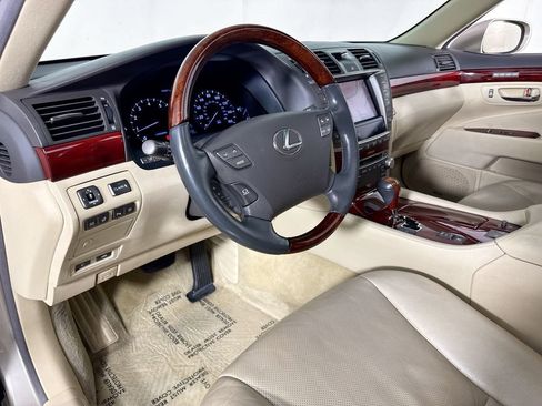 Used 2012 Lexus LS 460 w/ Comfort Pkg image 9