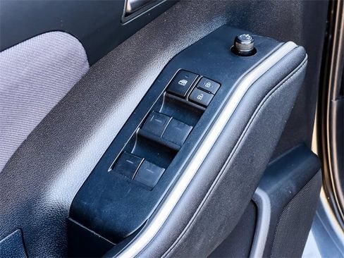 Used 2024 Toyota Highlander LE image 12