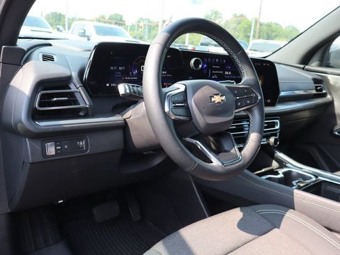 Used 2024 Chevrolet Traverse LT w/ LPO, Floor Liner Package FWD image 9