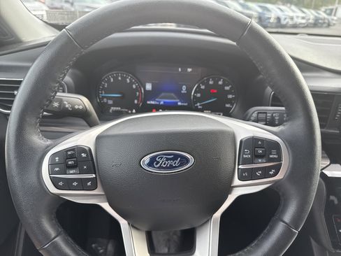 Used 2023 Ford Explorer Limited image 17