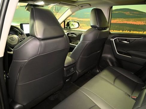 Used 2025 Toyota RAV4 XLE Premium image 48