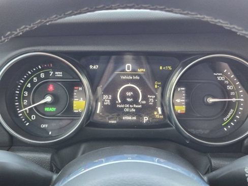Used 2023 Jeep Wrangler Unlimited Sahara AWD/4WD image 17