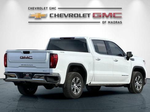 Used 2025 GMC Sierra 1500 SLT image 3