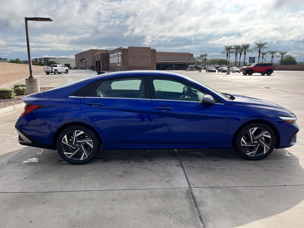 Used 2025 Hyundai Elantra Limited FWD image 6
