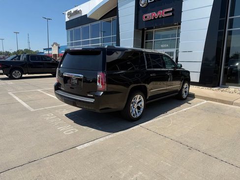 Used 2020 GMC Yukon XL Denali w/ Denali Premium Package AWD/4WD image 4