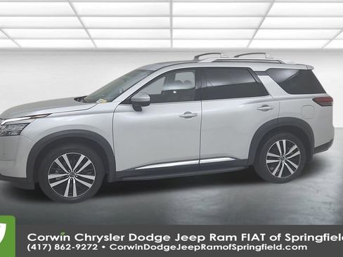 Used 2023 Nissan Pathfinder Platinum w/ Cargo Package image 8