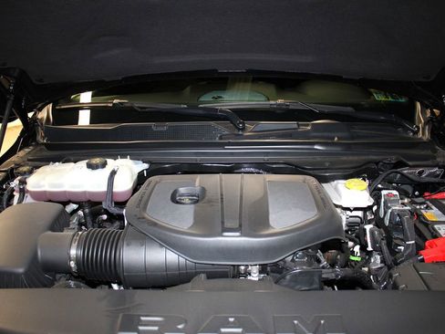 Used 2025 RAM 1500 Big Horn image 40