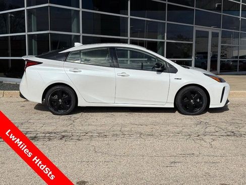 Used 2021 Toyota Prius FWD image 2