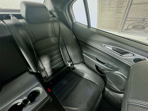 Used 2024 Alfa Romeo Giulia Veloce image 14