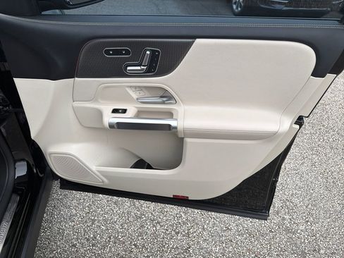 Used 2021 Mercedes-Benz GLB 250 image 14
